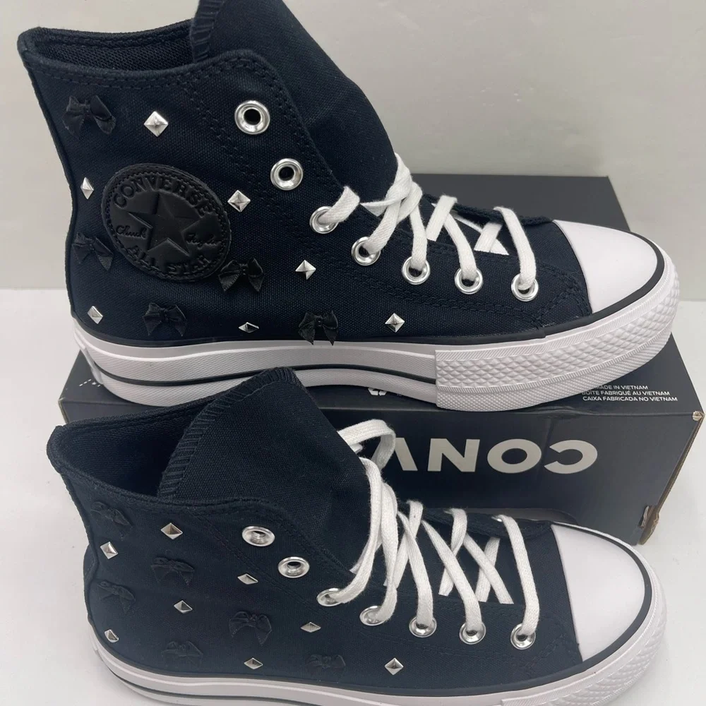 Converse WMNS Black High-Top
CTAS LIFT HI
BLACK/SILVER/WHITE Platform Sneakers - Picture 2 of 15